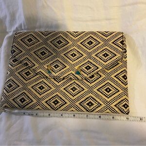 Stella and Dot straw geometric clutch